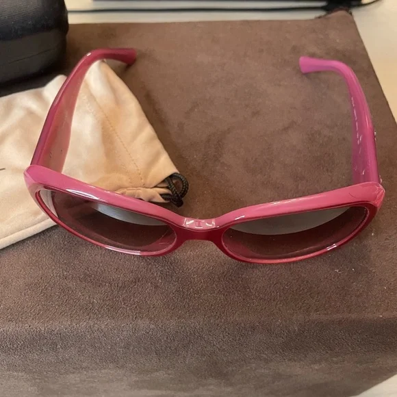 CHANEL Adorable Pink Floral Accent Sunglasses - Picture 6 of 11